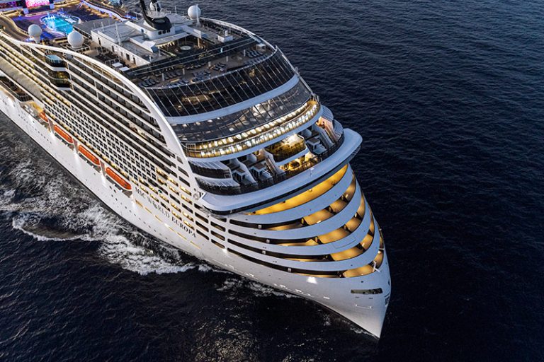 The Advantages of Choosing a 6000-Passenger Cruise Ship vs. 3000 Passengers